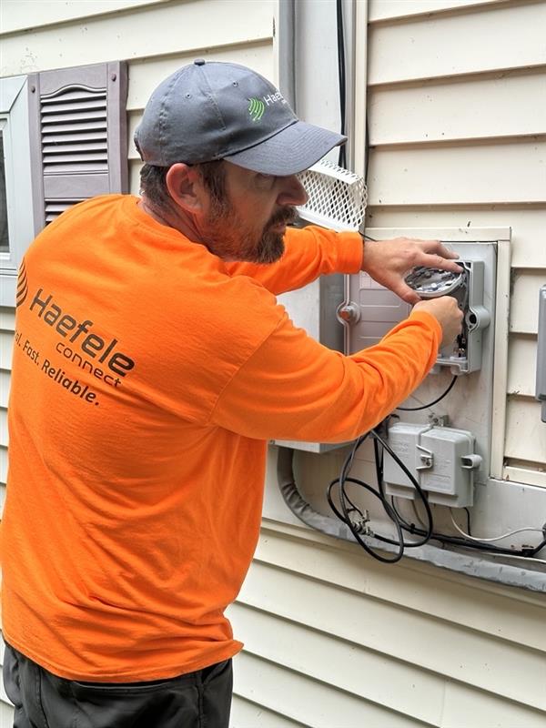 Haefele technician splicing fiber